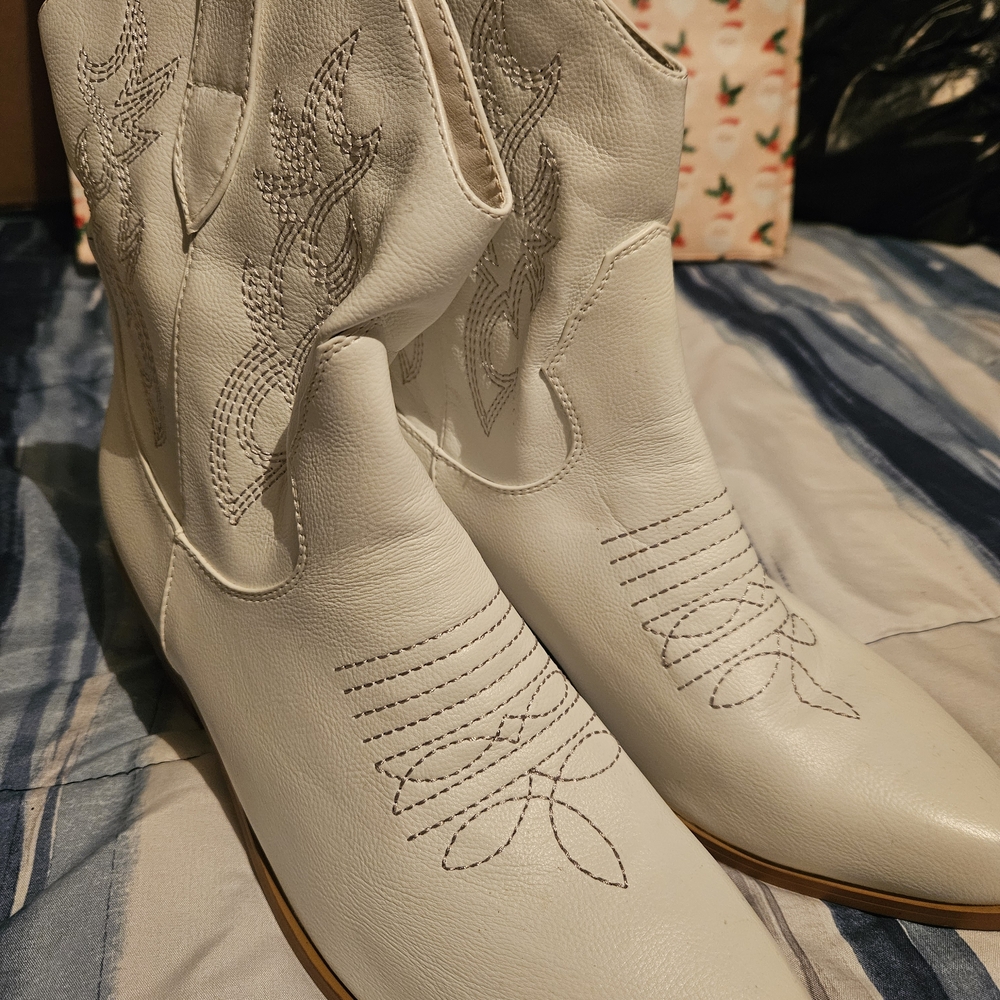 White Western-Style Women's Boots